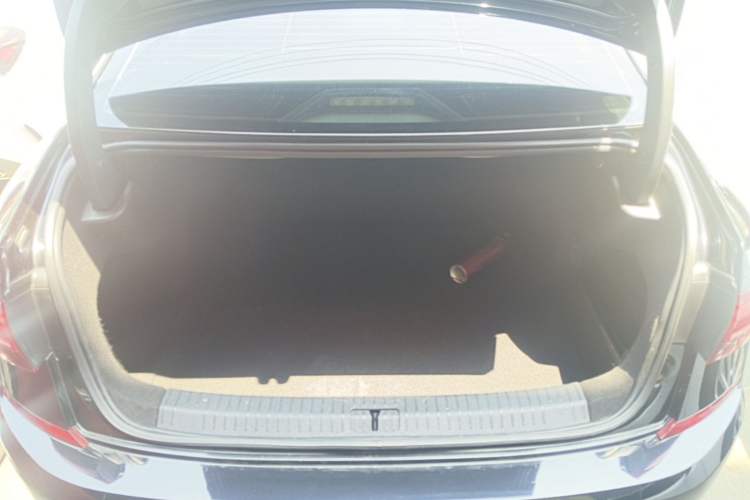 Used Volkswagen Passat 2019 280TSI Business Edition China VI Trunk