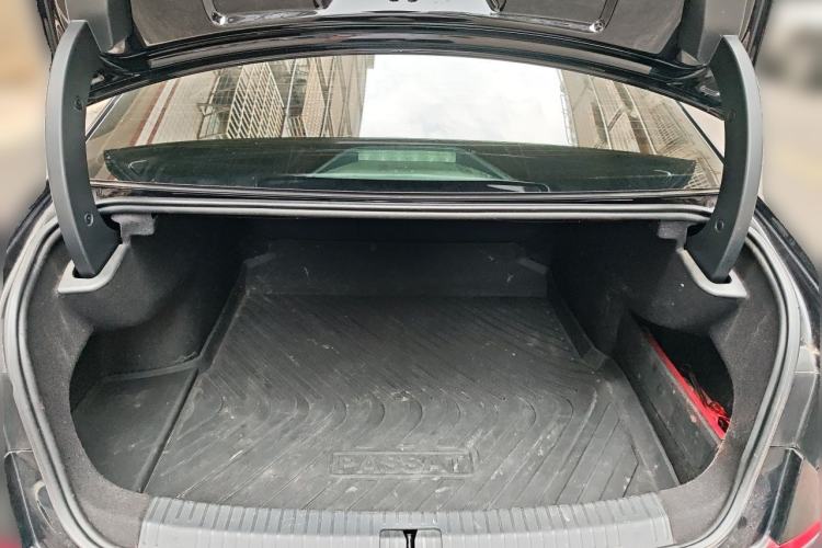 Used Volkswagen Passat 2019 330TSI Luxury Edition China VI Standard Trunk