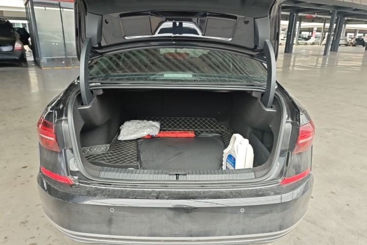 Used Volkswagen Passat 2019 330TSI Elite Edition China VI Trunk