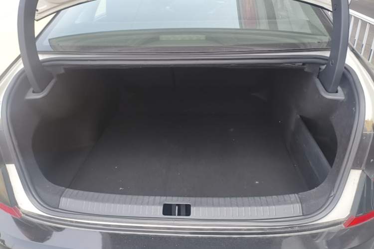 Used Volkswagen Passat 2019 330TSI Luxury Edition China VI Standard Trunk