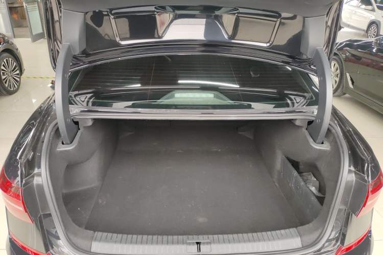 Used Volkswagen Passat 2019 330TSI Luxury Edition China VI Standard Trunk