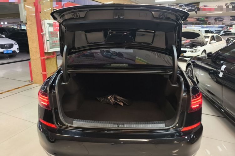 Used Volkswagen Passat 2019 330TSI Luxury Edition China VI Standard Trunk