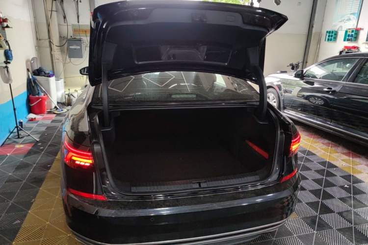 Used Volkswagen Passat 2019 330TSI Elite Edition China VI Trunk
