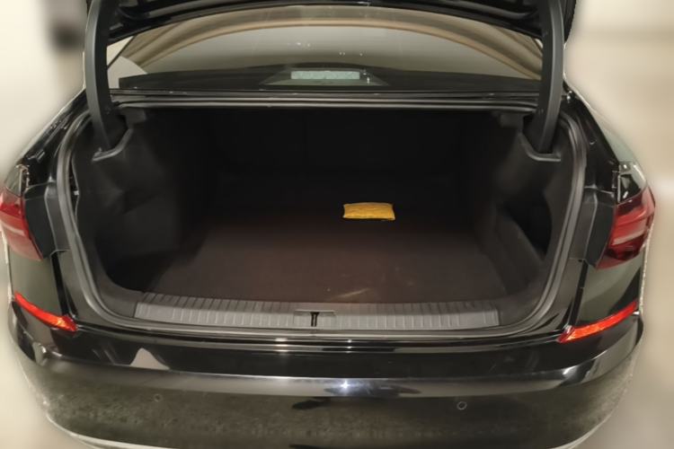 Used Volkswagen Passat 2019 330TSI Luxury Edition China VI Standard Trunk