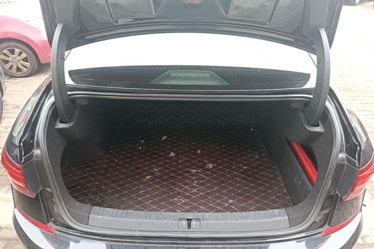 Used Volkswagen Passat 2019 330TSI Luxury Edition China VI Standard Trunk