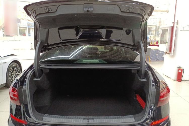 Used Volkswagen Passat 2019 280TSI Business Edition China VI Trunk