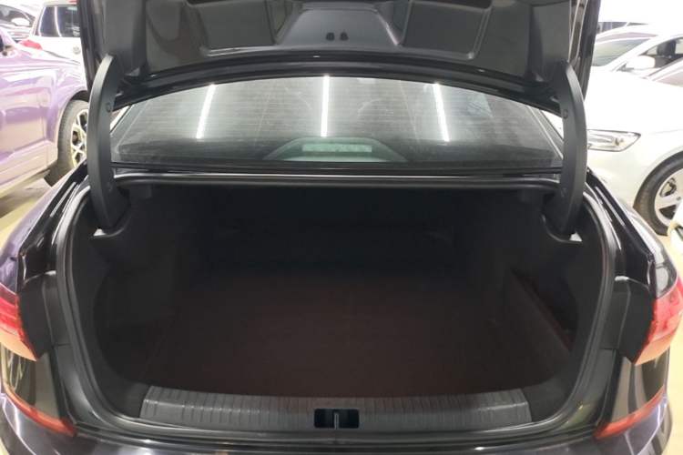 Used Volkswagen Passat 2019 330TSI Luxury Edition China VI Standard Trunk