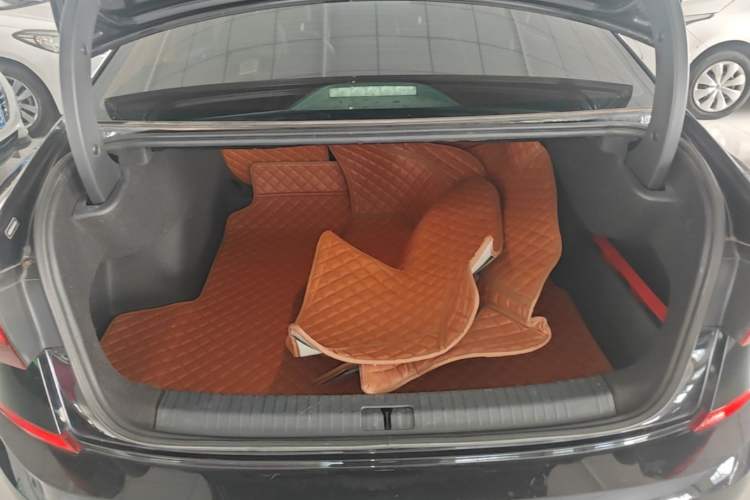 Used Volkswagen Passat 2019 330TSI Elite Edition China VI Trunk