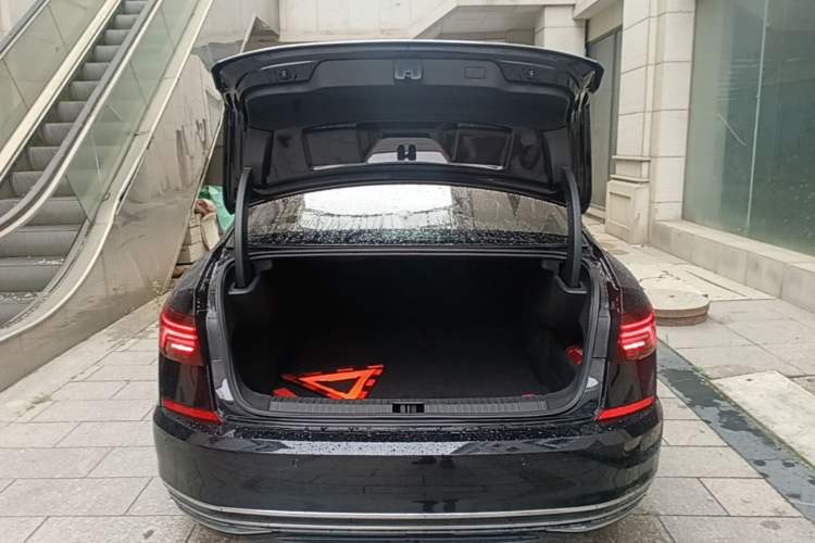 Used Volkswagen Passat 2019 330TSI Luxury Edition China VI Standard Trunk