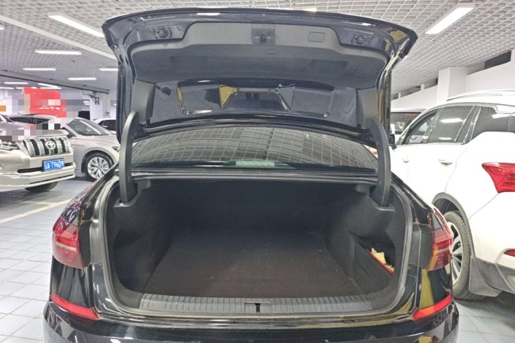 Used Volkswagen Passat 2019 330TSI Luxury Edition China VI Standard Trunk