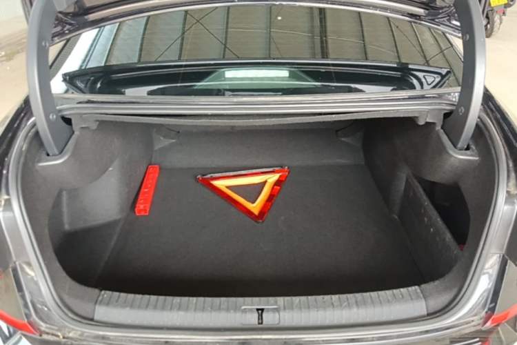Used Volkswagen Passat 2019 330TSI Luxury Edition China VI Standard Trunk