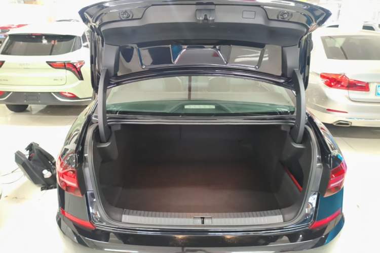 Used Volkswagen Passat 2019 330TSI Elite Edition China VI Trunk