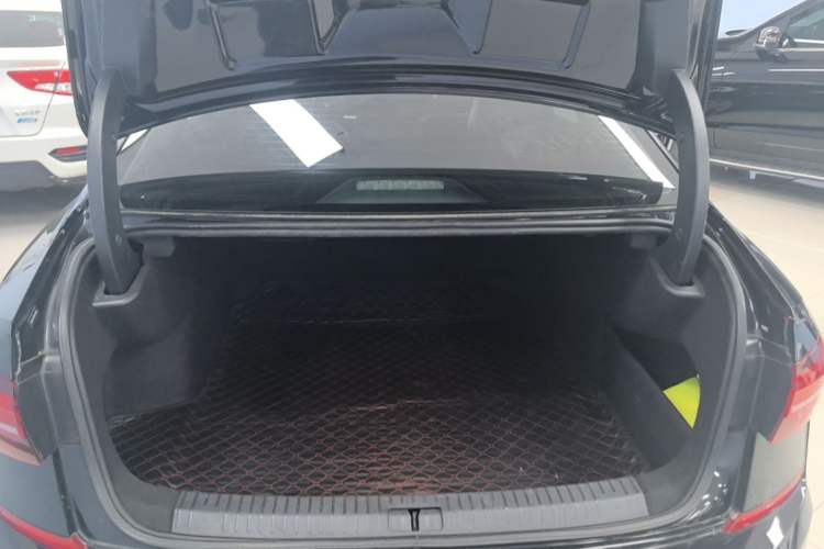 Used Volkswagen Passat 2019 280TSI Business Edition China VI Trunk