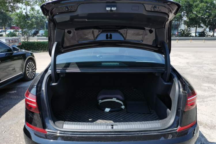 Used Volkswagen Passat 2019 330TSI Luxury Edition China VI Standard Trunk