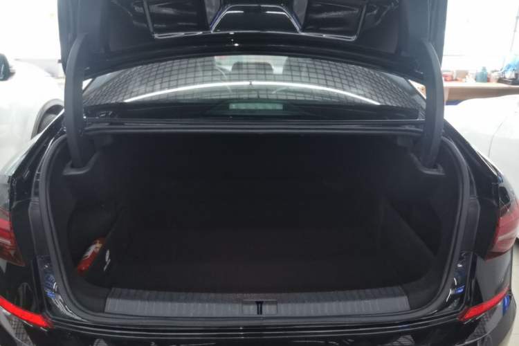 Used Volkswagen Passat 2019 330TSI Elite Edition China VI Trunk