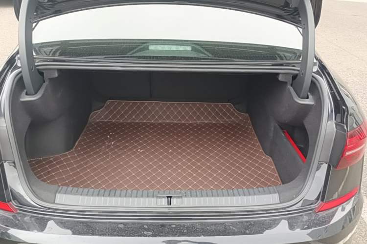 Used Volkswagen Passat 2019 330TSI Luxury Edition China VI Standard Trunk