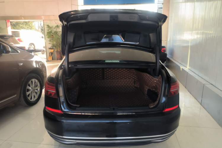 Used Volkswagen Passat 2019 330TSI Elite Edition China VI Trunk