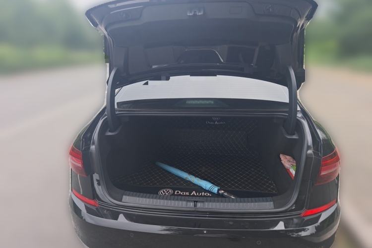 Used Volkswagen Passat 2019 330TSI Luxury Edition China VI Standard Trunk