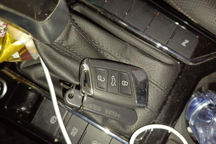 Used Volkswagen Passat 2019 330TSI Luxury Edition China VI Standard Vehicle Key