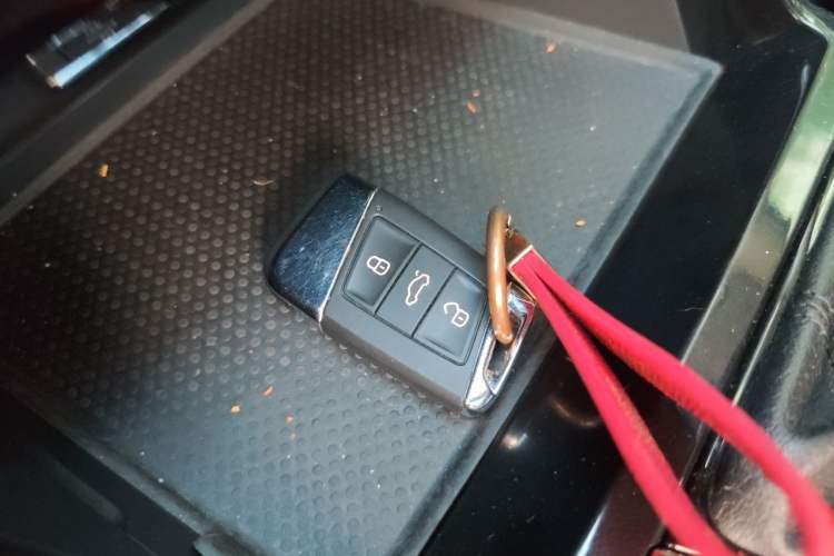 Used Volkswagen Passat 2019 330TSI Elite Edition China VI Vehicle Key