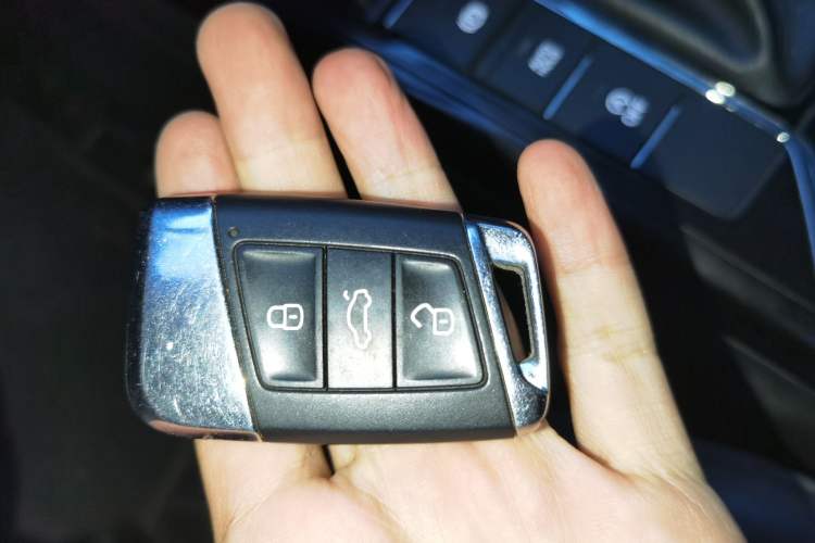 Used Volkswagen Passat 2019 330TSI Elite Edition China VI Vehicle Key