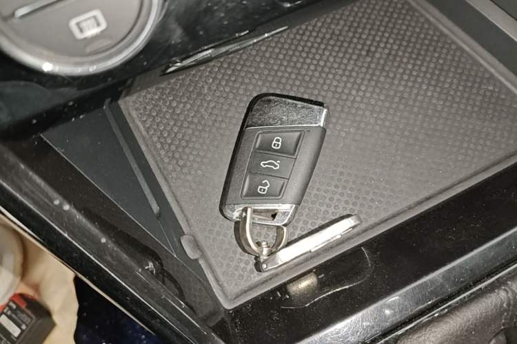 Used Volkswagen Passat 2019 330TSI Luxury Edition China VI Standard Vehicle Key