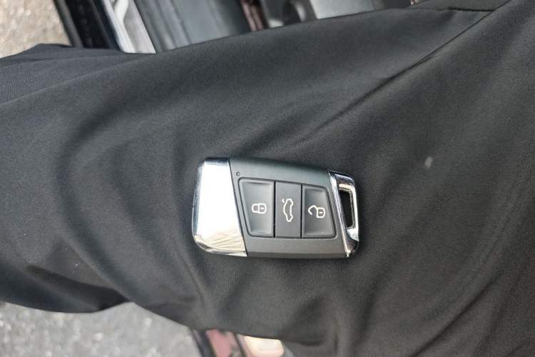 Used Volkswagen Passat 2019 330TSI Elite Edition China VI Vehicle Key
