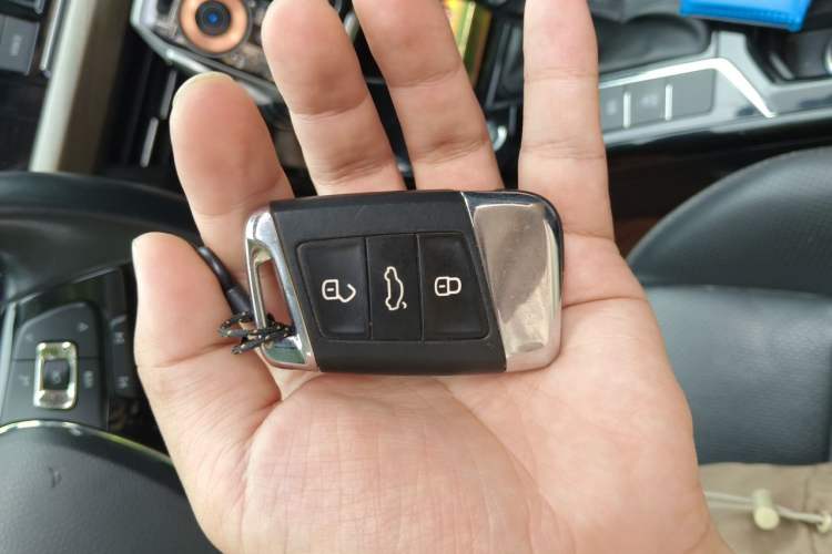 Used Volkswagen Passat 2019 330TSI Luxury Edition China VI Standard Vehicle Key