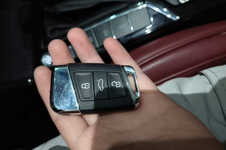 Used Volkswagen Passat 2019 380TSI Prestige Edition China VI Standard Vehicle Key