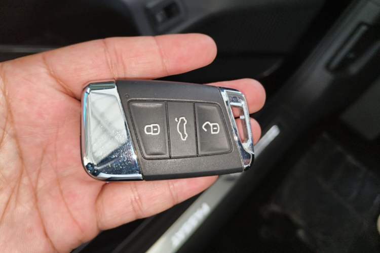 Used Volkswagen Passat 2019 330TSI Luxury Edition China VI Standard Vehicle Key