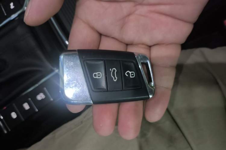 Used Volkswagen Passat 2019 330TSI Luxury Edition China VI Standard Vehicle Key