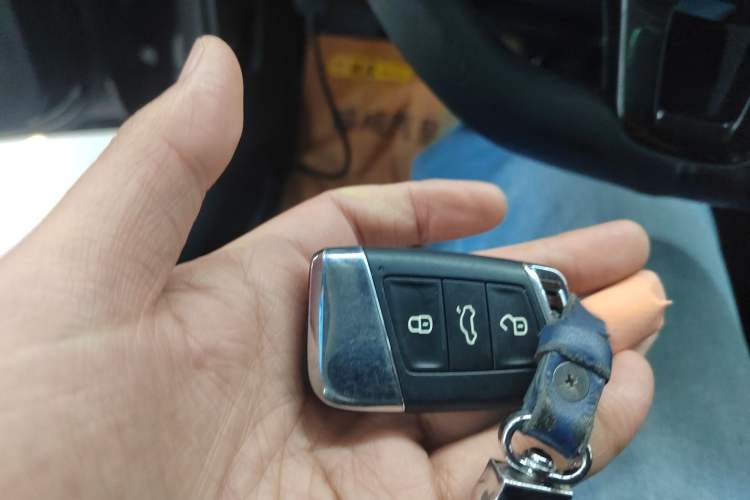 Used Volkswagen Passat 2019 330TSI Luxury Edition China VI Standard Vehicle Key