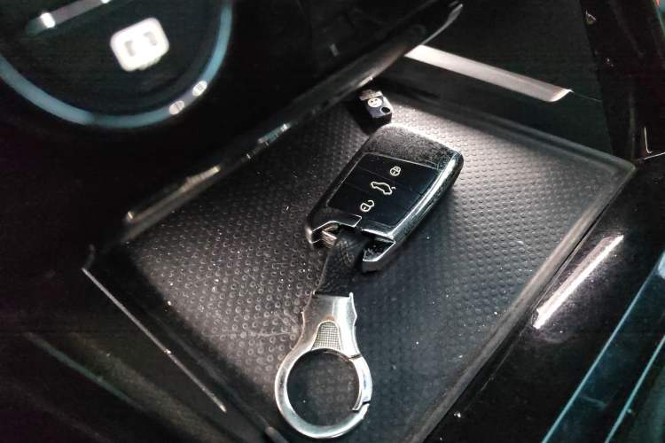 Used Volkswagen Passat 2019 330TSI Elite Edition China VI Vehicle Key