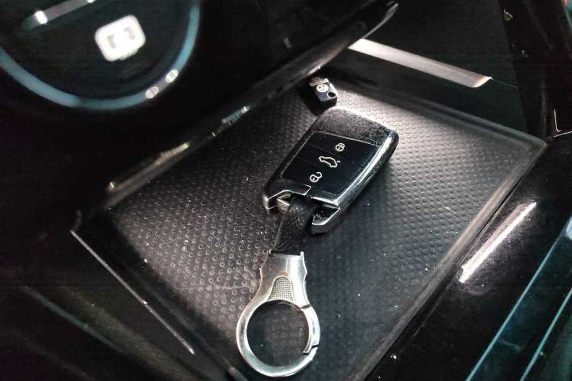 Used Volkswagen Passat 2019 330TSI Elite Edition China VI Vehicle Key