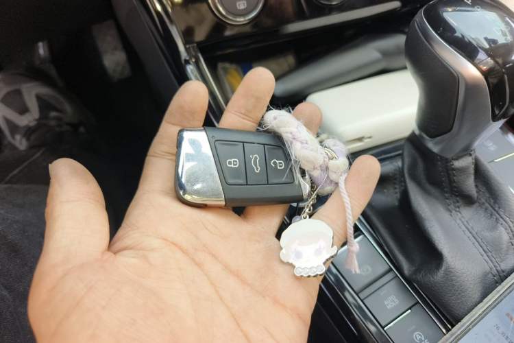 Used Volkswagen Passat 2019 330TSI Elite Edition China VI Vehicle Key