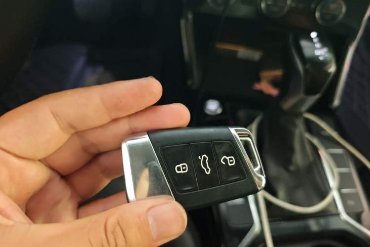 Used Volkswagen Passat 2019 330TSI Elite Edition China VI Vehicle Key