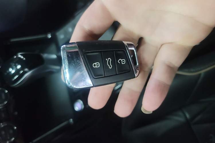 Used Volkswagen Passat 2019 380TSI Prestige Edition China VI Standard Vehicle Key