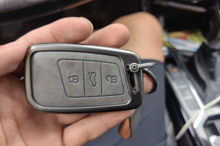 Used Volkswagen Passat 2019 330TSI Elite Edition China VI Vehicle Key