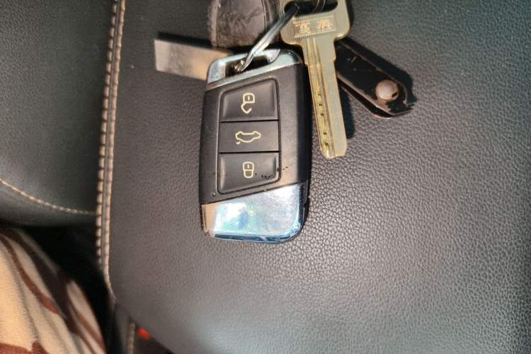 Used Volkswagen Passat 2019 330TSI Elite Edition China VI Vehicle Key