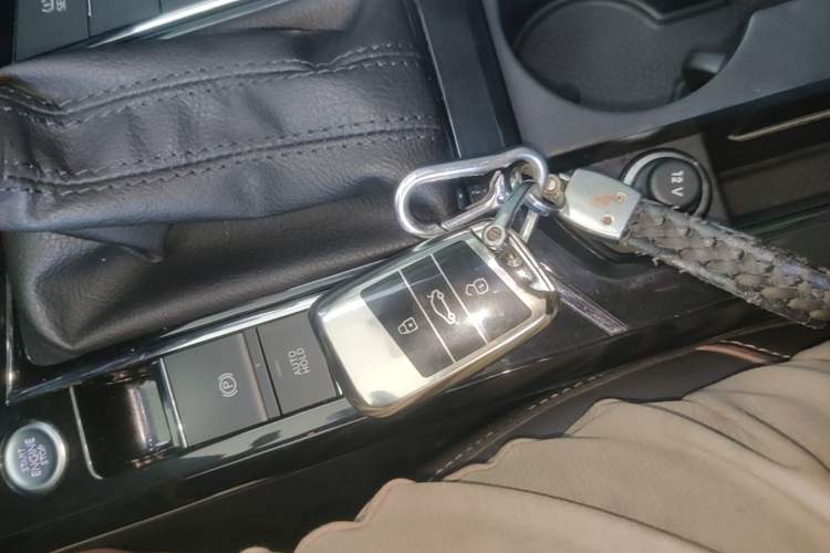 Used Volkswagen Passat 2019 330TSI Elite Edition China VI Vehicle Key