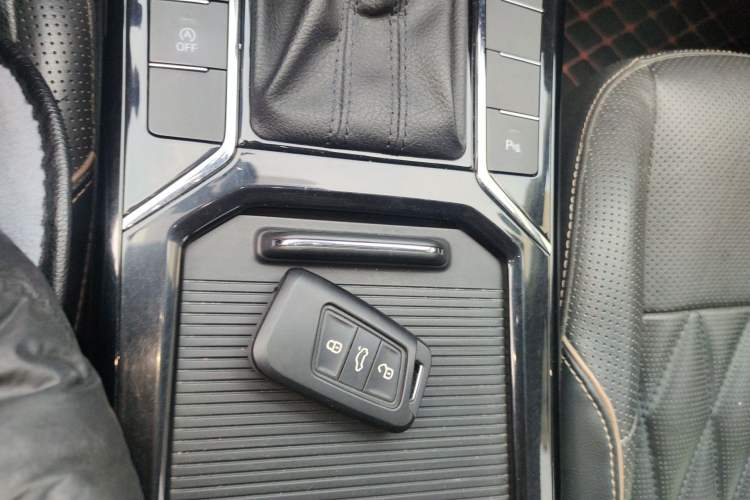 Used Volkswagen Passat 2019 330TSI Luxury Edition China VI Standard Vehicle Key