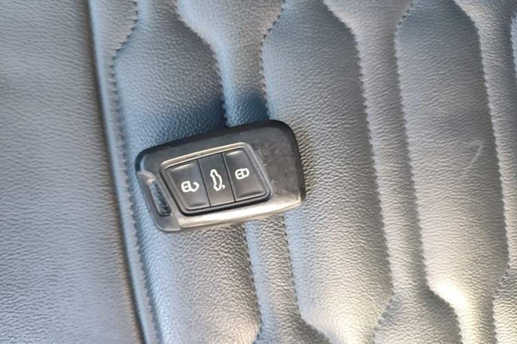 Used Volkswagen Passat 2019 330TSI Elite Edition China VI Vehicle Key
