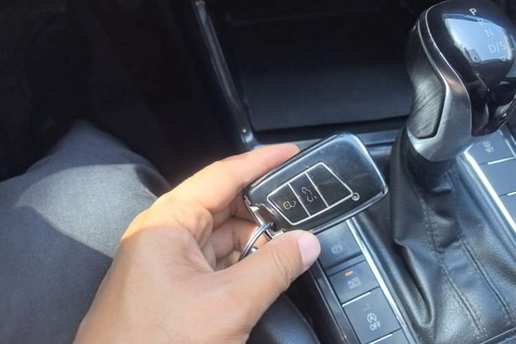 Used Volkswagen Passat 2019 330TSI Elite Edition China VI Vehicle Key