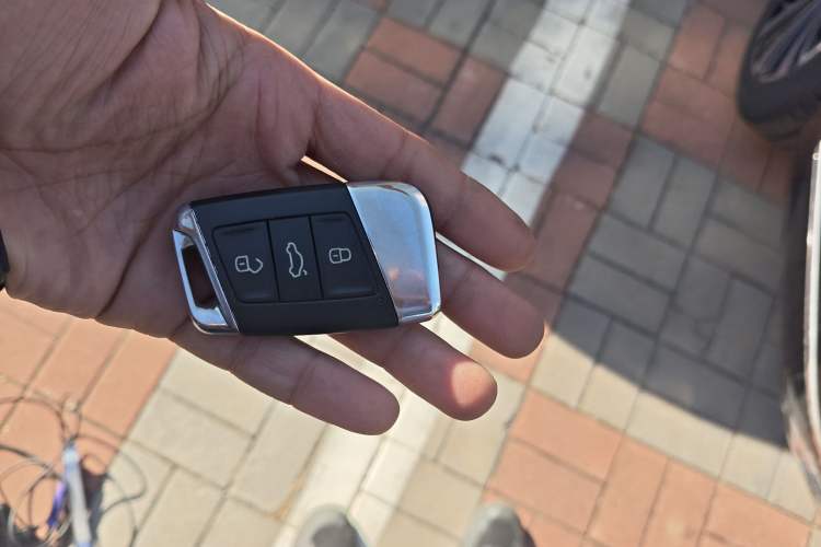 Used Volkswagen Passat 2019 330TSI Luxury Edition China VI Standard Vehicle Key