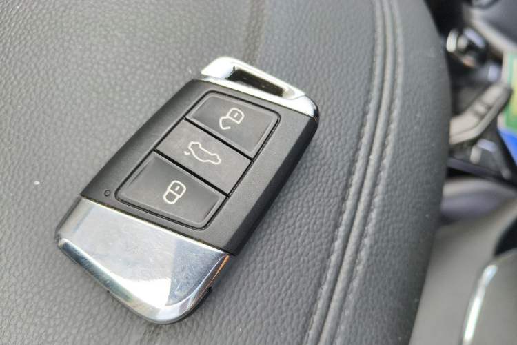 Used Volkswagen Passat 2019 280TSI Business Edition China VI Vehicle Key