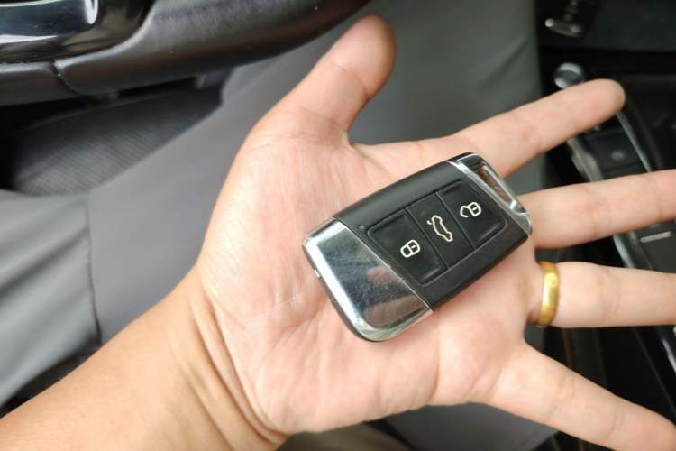 Used Volkswagen Passat 2019 330TSI Luxury Edition China VI Standard Vehicle Key