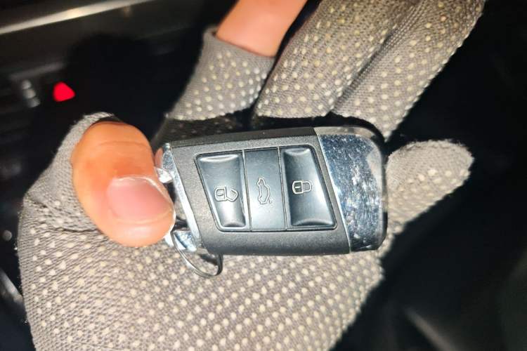 Used Volkswagen Passat 2019 330TSI Elite Edition China VI Vehicle Key