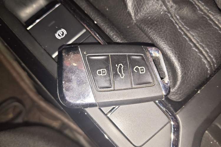 Used Volkswagen Passat 2019 280TSI Business Edition China VI Vehicle Key
