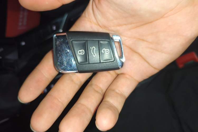 Used Volkswagen Passat 2019 330TSI Elite Edition China VI Vehicle Key
