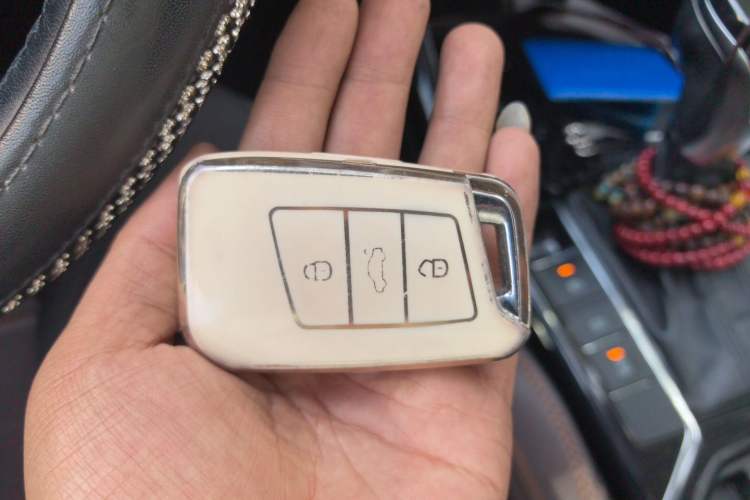 Used Volkswagen Passat 2019 330TSI Elite Edition China VI Vehicle Key